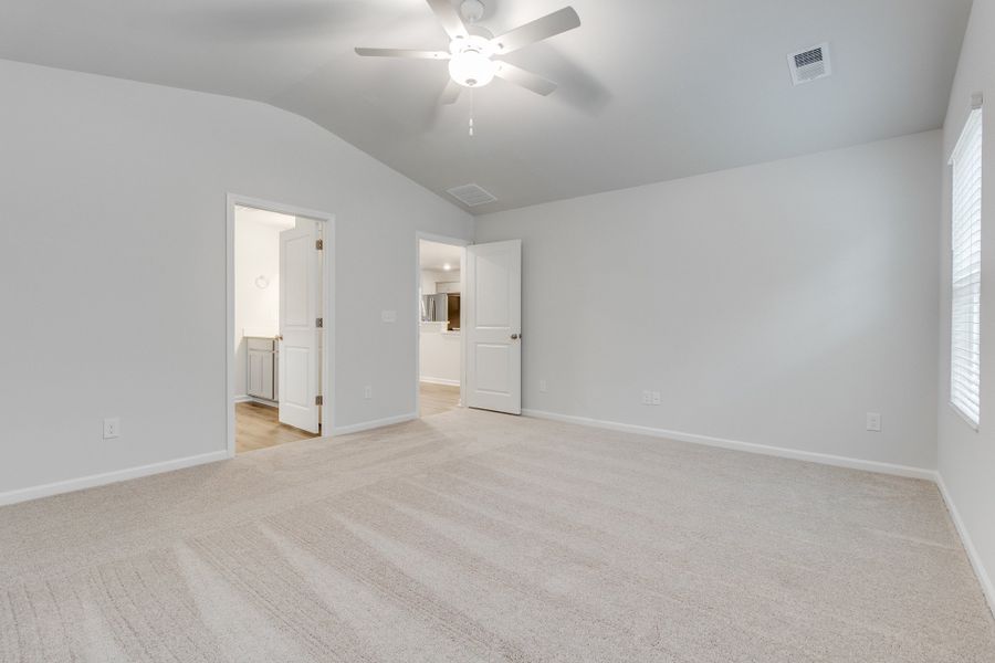 Spacious, unfurnished interior of a new home in Killians Crossing, Blythewood (Image 27).