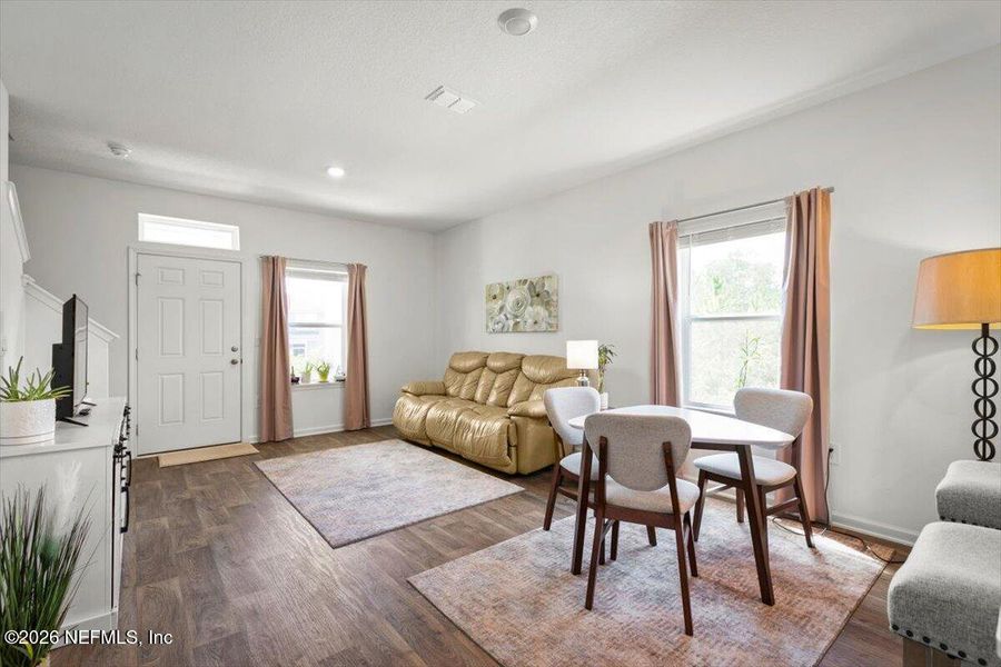 Furnished interior view inside a new home in , Middleburg (Image 19).