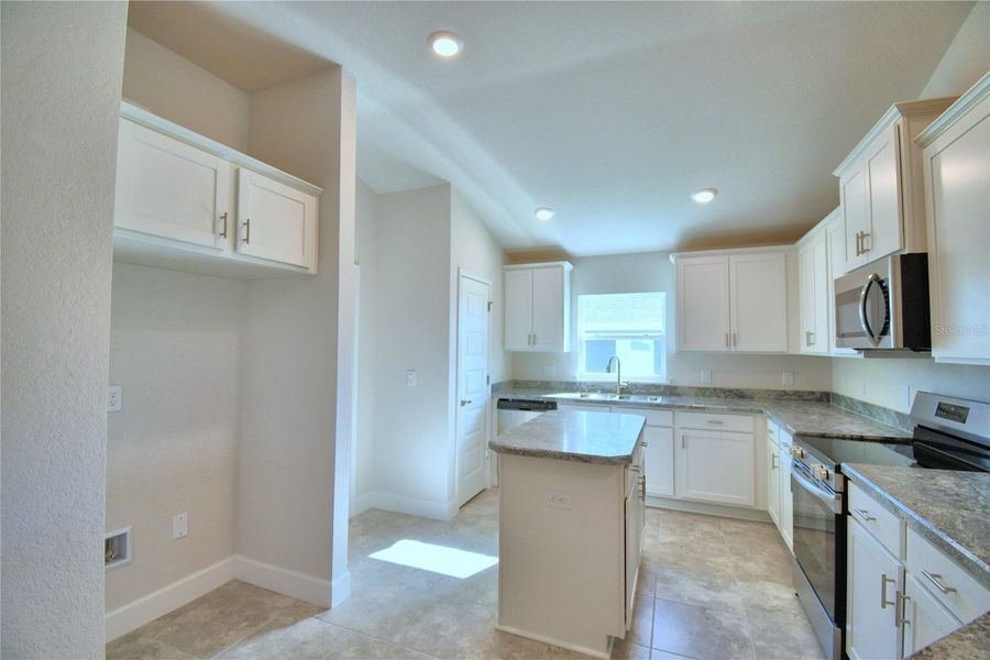 Furnished interior view inside a new home in Cadence Crossing, Auburndale (Image 7).