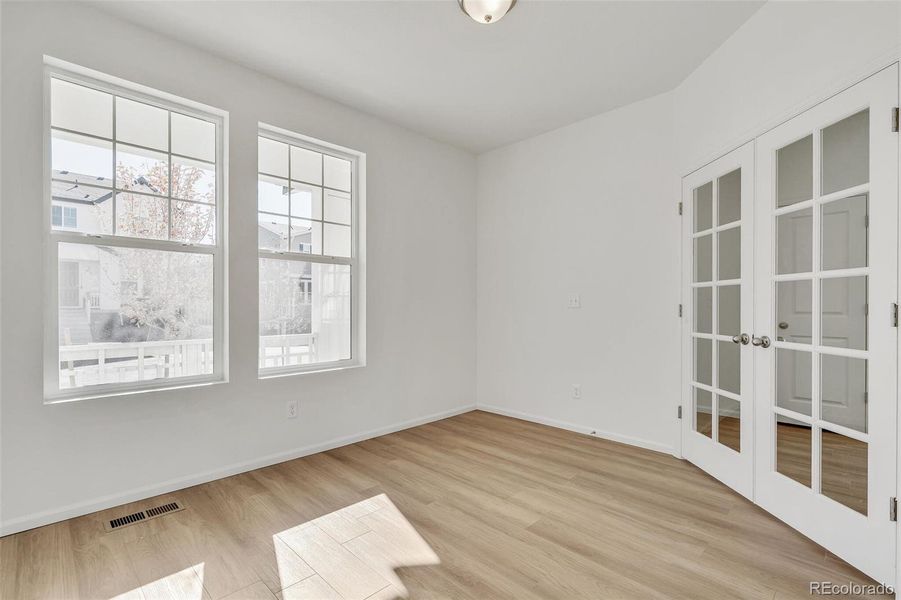 Spacious, unfurnished interior of a new home in Turnberry Villas, Commerce City (Image 22).