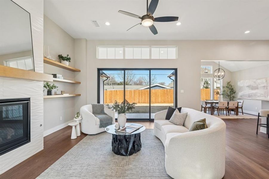 Furnished interior view inside a new home in , Grapevine (Image 5).