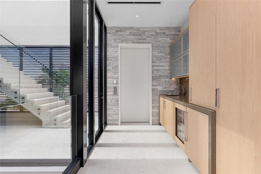 Exterior details and patio area of a home in , Fort Lauderdale (Image 40).