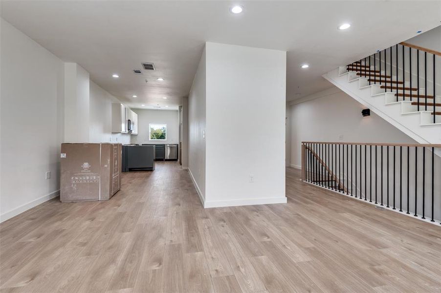 Spacious, unfurnished interior of a new home in , Irving (Image 29).