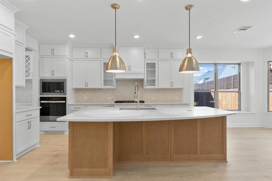 DAL_Saddle Star_Lockhart_2400 Randas Way (6) DAL_Saddle Star_Lockhart_2400 Randas Way (6)