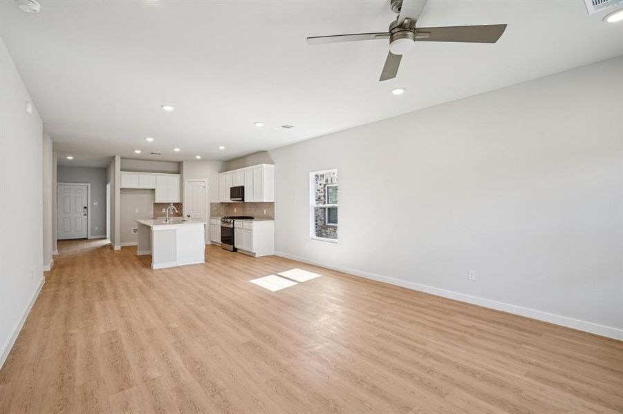 Spacious, unfurnished interior of a new home in Lone Oak, Alvarado (Image 17). Spacious, unfurnished interior of a new home in Lone Oak, Alvarado (Image 17).