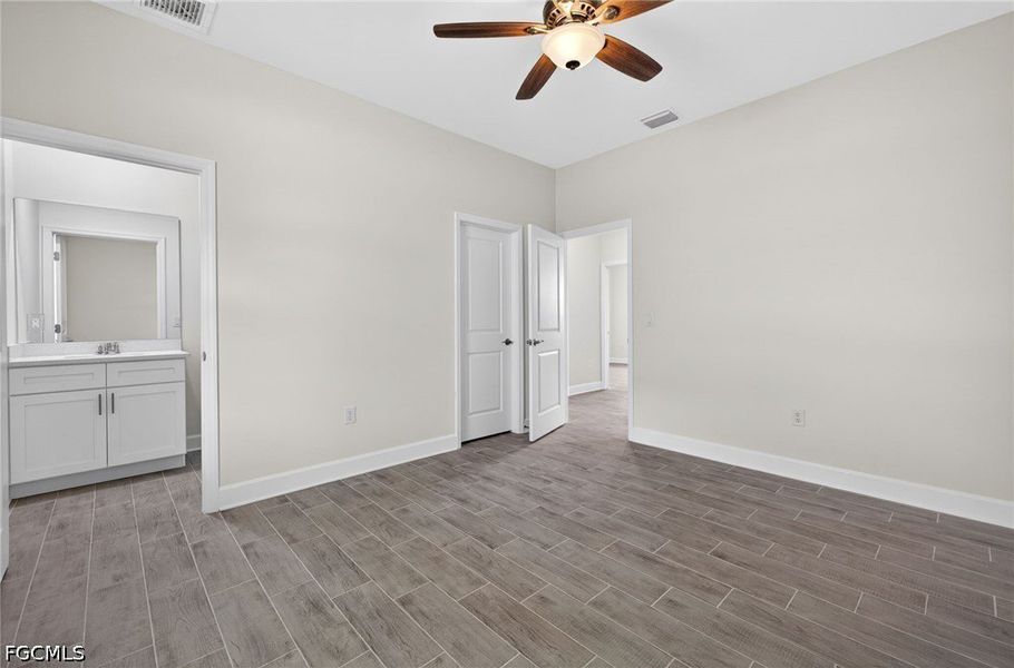 Spacious, unfurnished interior of a new home in Cape Coral, Cape Coral (Image 19).