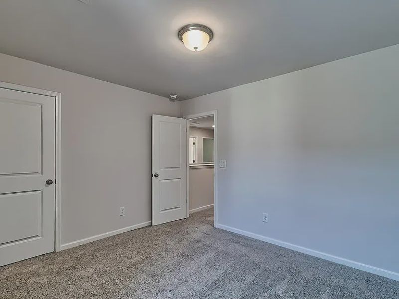 Spacious, unfurnished interior of a new home in Emanuel Creek, West Columbia (Image 16).