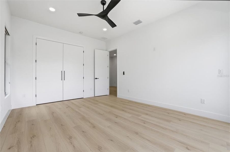 Spacious, unfurnished interior of a new home in , Tampa (Image 64).