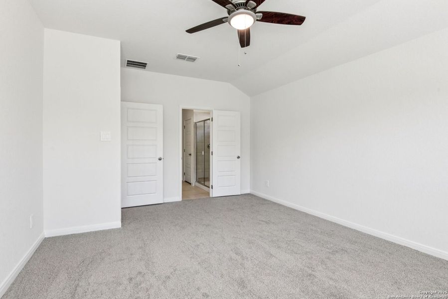 Spacious, unfurnished interior of a new home in Royal Crest, San Antonio (Image 35). Spacious, unfurnished interior of a new home in Royal Crest, San Antonio (Image 35).