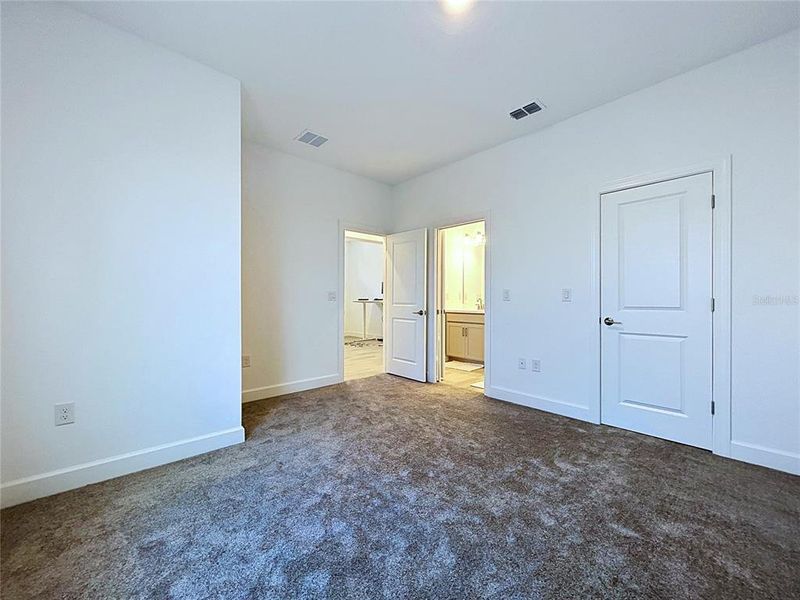 Spacious, unfurnished interior of a new home in , Wesley Chapel (Image 24).