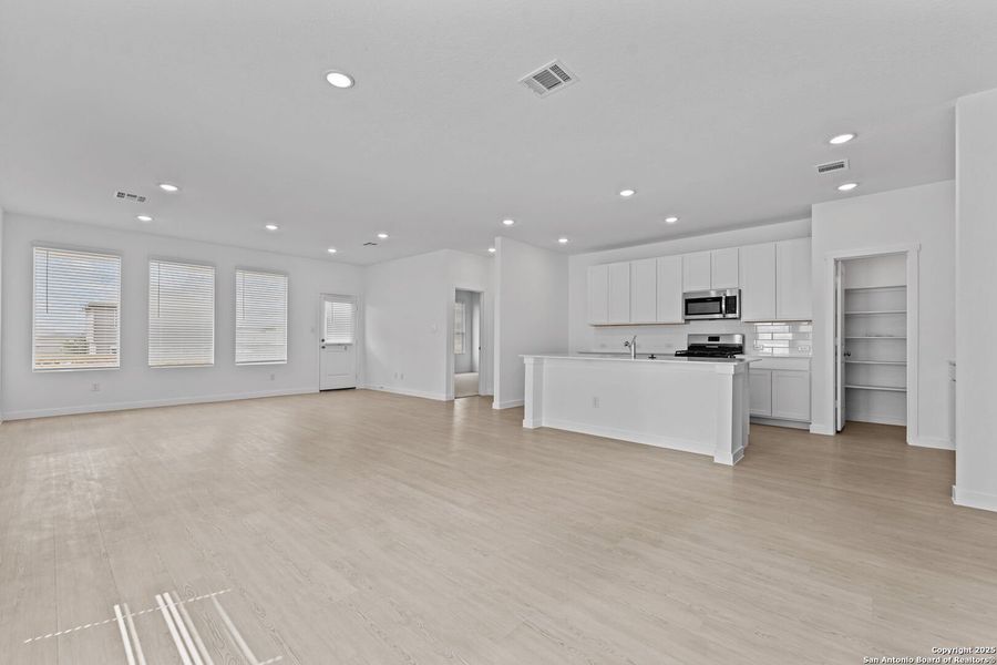 Spacious, unfurnished interior of a new home in Steelwood Trails: Coastline Collection, New Braunfels (Image 26). Spacious, unfurnished interior of a new home in Steelwood Trails: Coastline Collection, New Braunfels (Image 26).