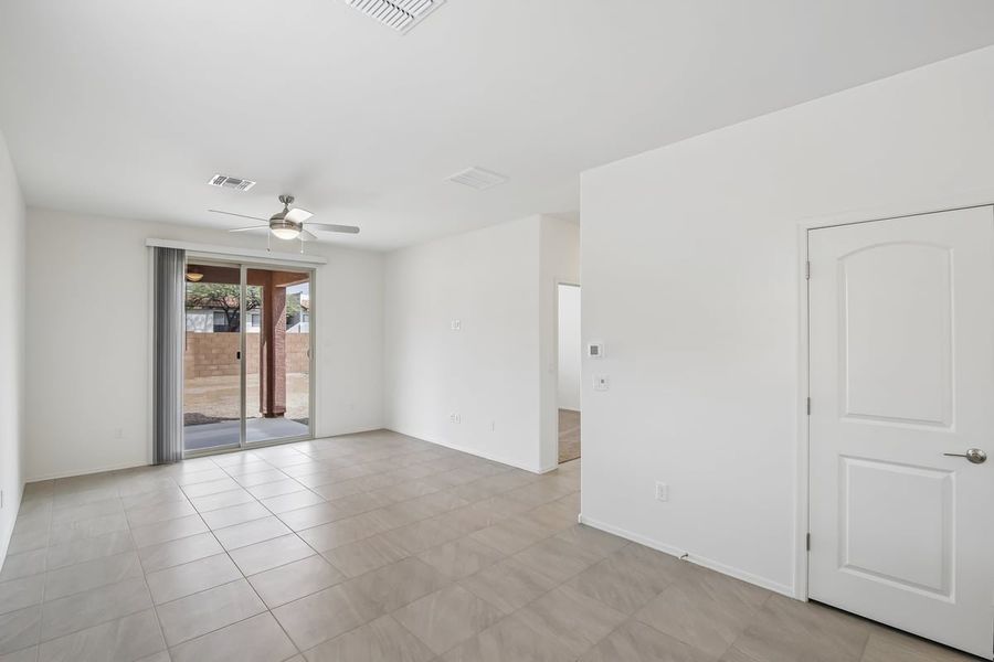 Spacious, unfurnished interior of a new home in Saguaro Haven, Tucson (Image 12). Spacious, unfurnished interior of a new home in Saguaro Haven, Tucson (Image 12).