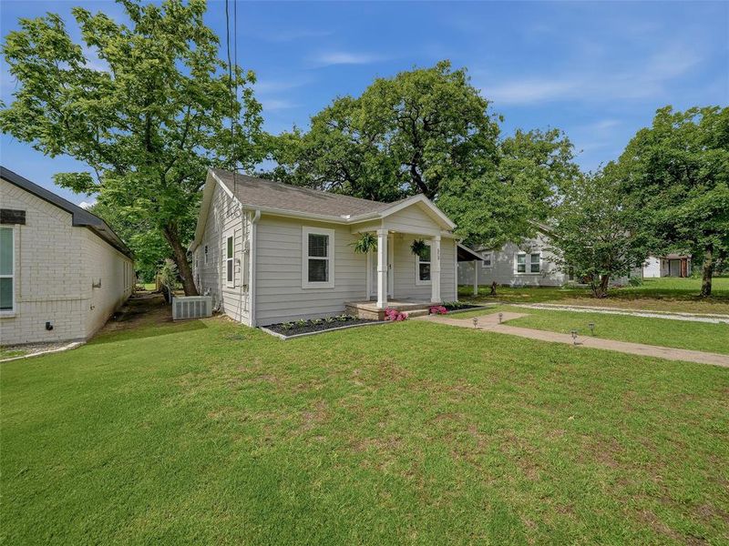 Exterior details and patio area of a home in , Weatherford (Image 17). Exterior details and patio area of a home in , Weatherford (Image 17).