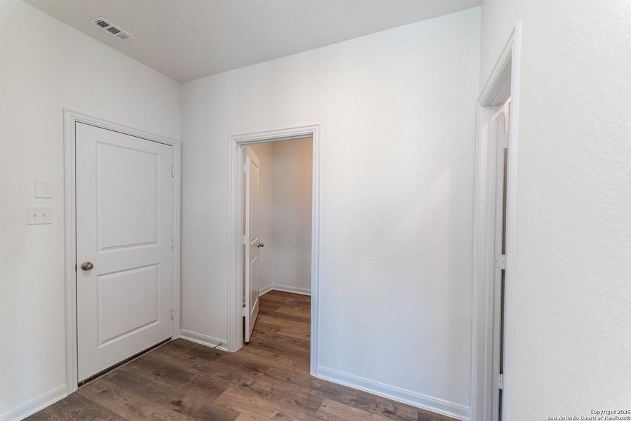 Spacious, unfurnished interior of a new home in Katzer Ranch, Converse (Image 13).