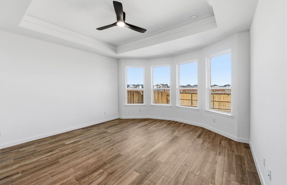 Spacious, unfurnished interior of a new home in Sunfield, Buda (Image 43).