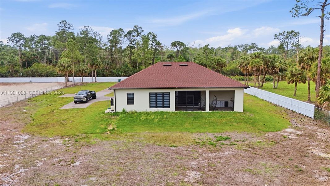 Exterior details and patio area of a home in , Naples (Image 33).