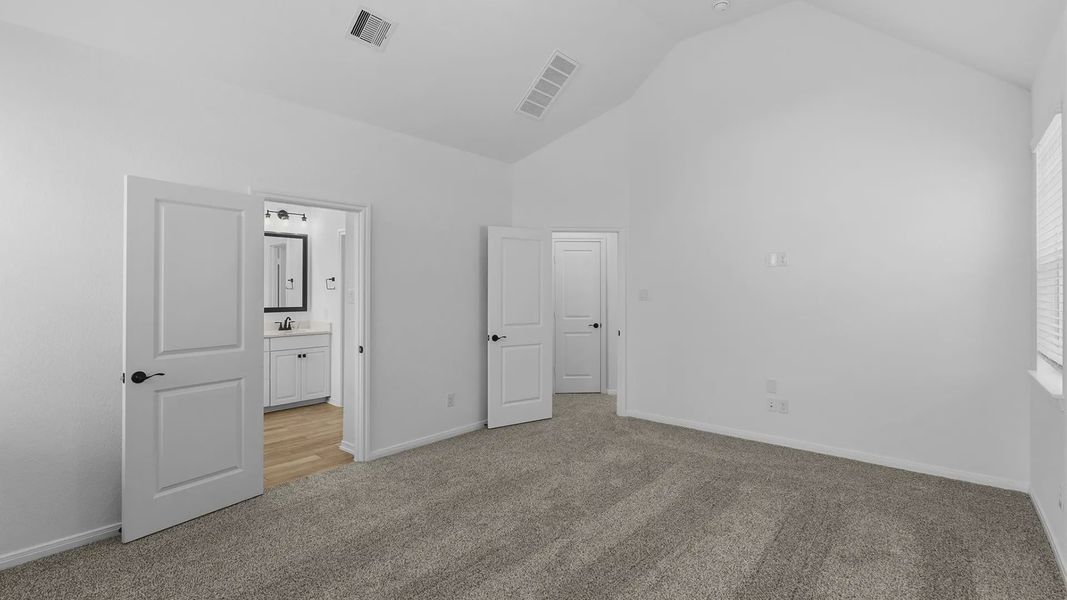 Spacious, unfurnished interior of a new home in Woodforest, Montgomery (Image 24).