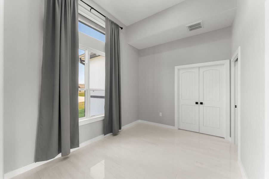 Spacious, unfurnished interior of a new home in , Rosharon (Image 45).