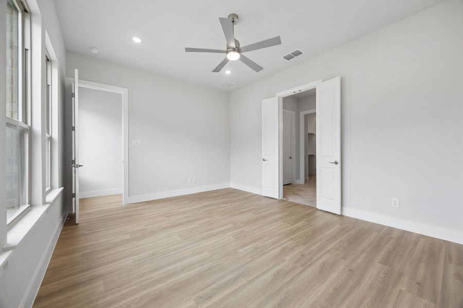 Spacious, unfurnished interior of a new home in Painted Tree Lakeside, McKinney (Image 24).