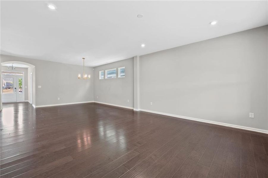 Spacious, unfurnished interior of a new home in Laurel Farms, Dallas (Image 16).
