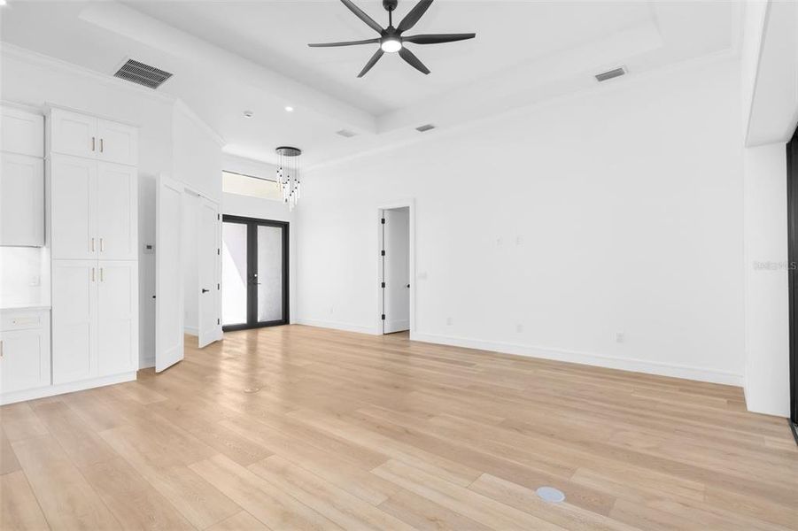 Spacious, unfurnished interior of a new home in , Port Charlotte (Image 19).