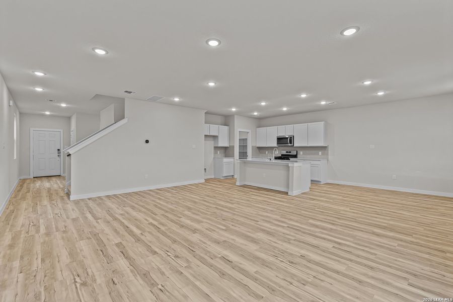 Spacious, unfurnished interior of a new home in Summerlin, San Antonio (Image 20).