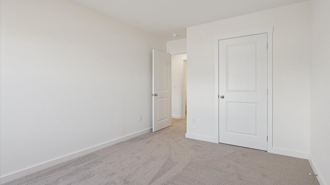 Spacious, unfurnished interior of a new home in Belhaven, Knoxville (Image 20).