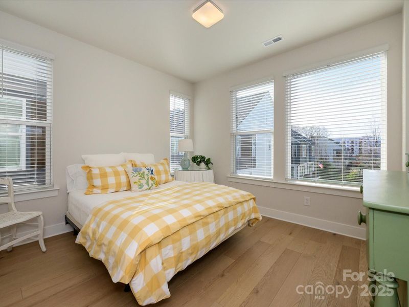 Second bedroom on the upper floor.  Again, the many windows!