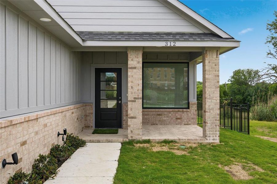 Exterior details and patio area of a home in , Hillsboro (Image 4).