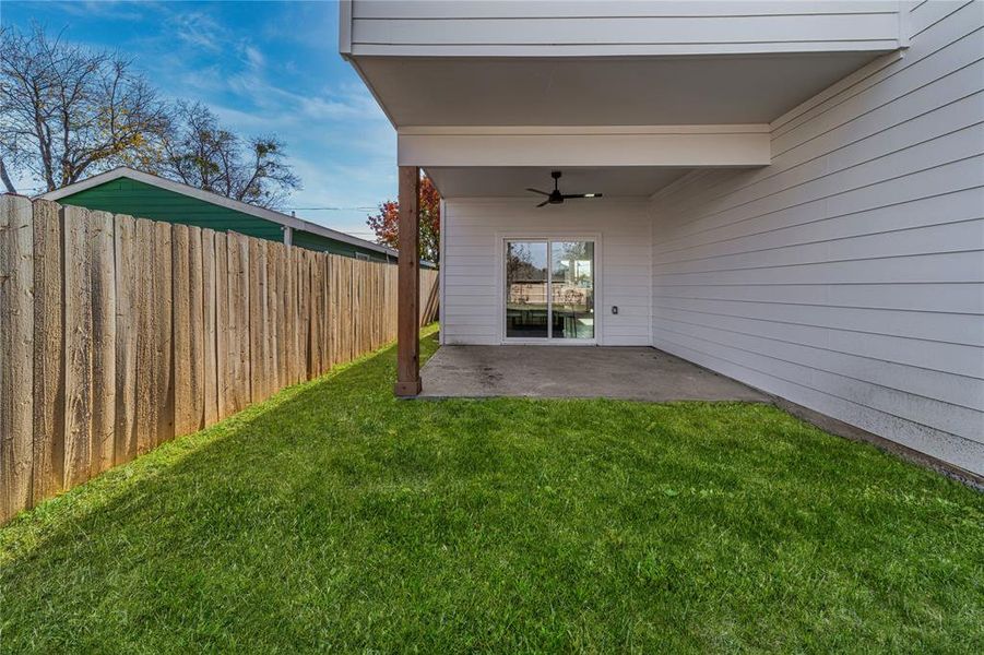 Exterior details and patio area of a home in , Dallas (Image 4).