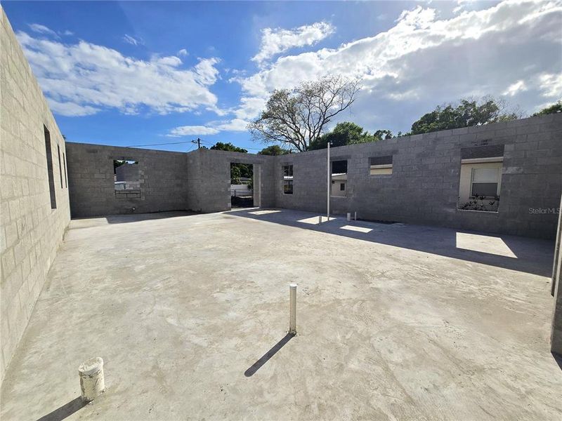 Exterior details and patio area of a home in , St. Petersburg (Image 4).
