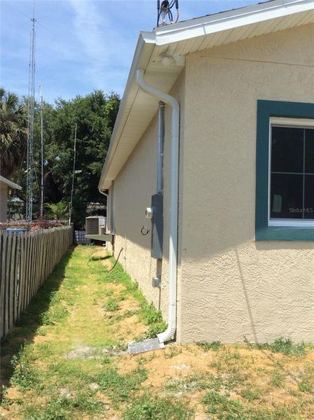 Exterior details and patio area of a home in , Tampa (Image 10).