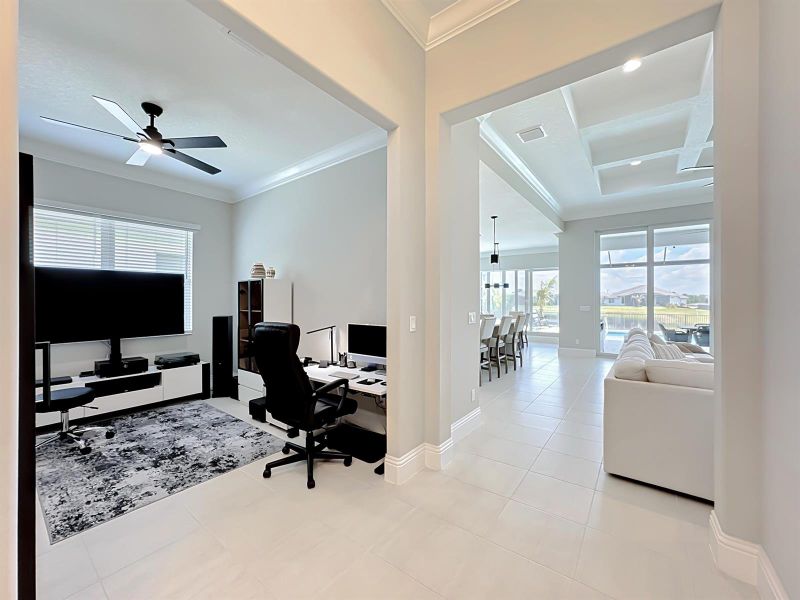 9244 SW Pinnacle Foyer