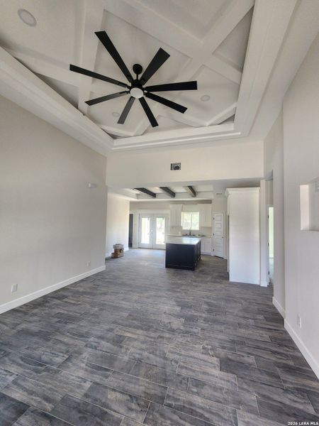Spacious, unfurnished interior of a new home in , Eagle Pass (Image 8).