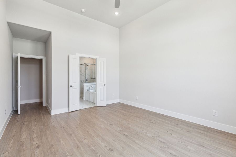 Spacious, unfurnished interior of a new home in Dove Hollow, Waxahachie (Image 26).