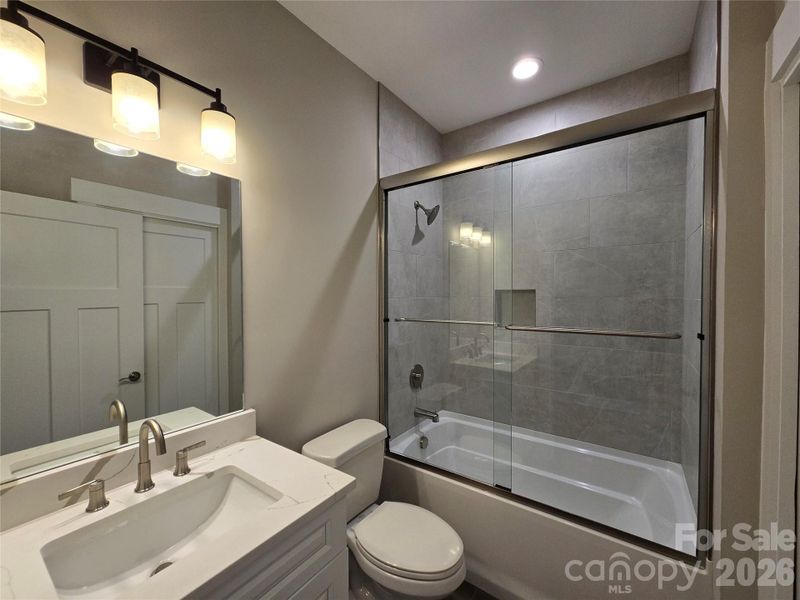 Guest Bath En Suite Guest Bath En Suite