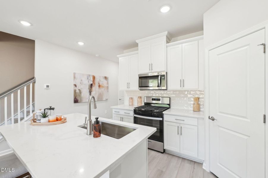 14-web-or-mls-Raleigh - Oakwood - 1064 W