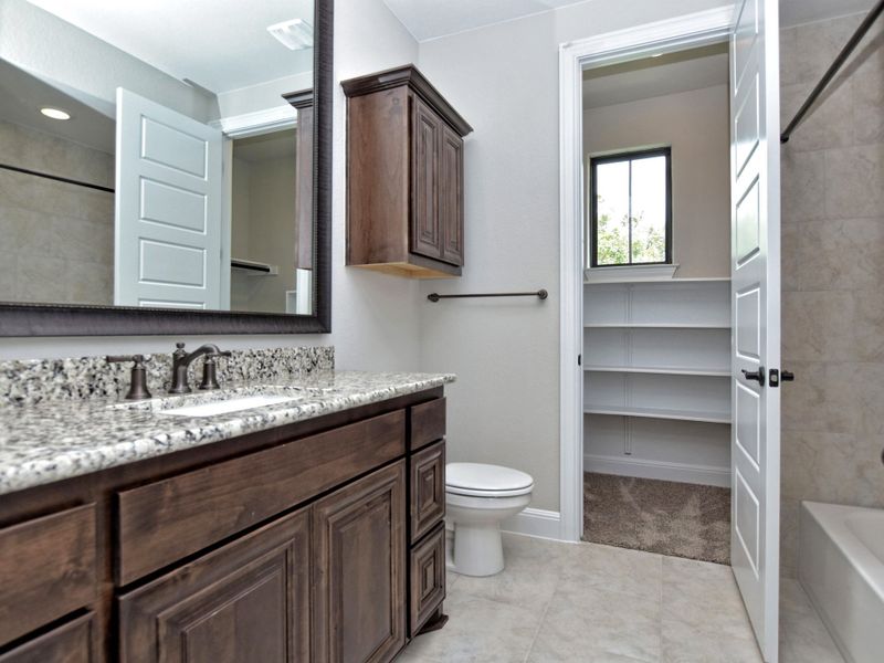 Representative furnished interior of a home built from the Avalon by Giddens Homes in Scofield Farms Estates, Georgetown (Image 119).