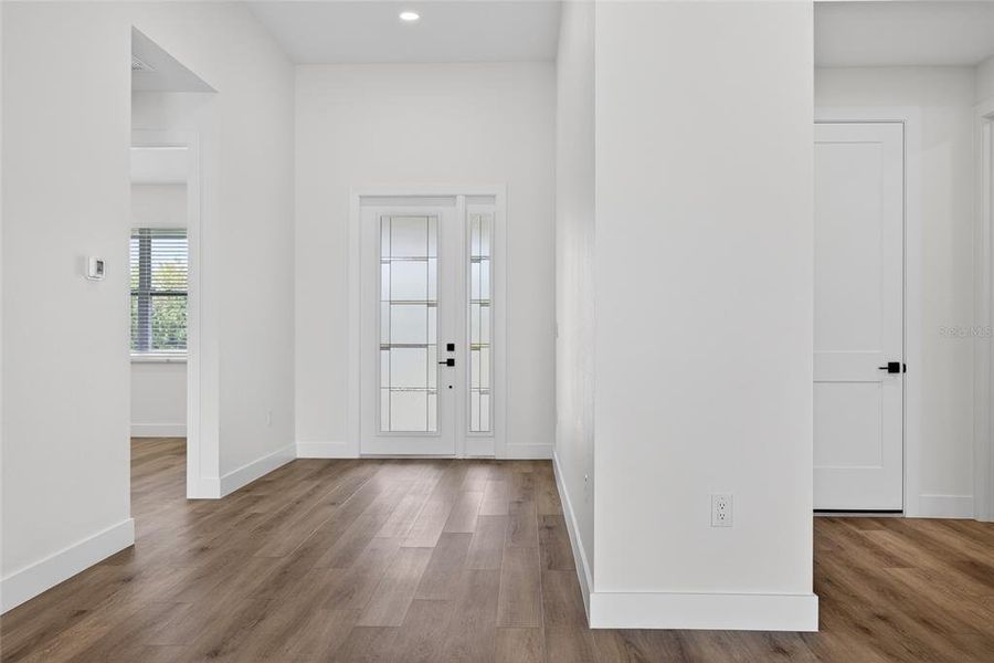 Spacious, unfurnished interior of a new home in , Rotonda West (Image 19).