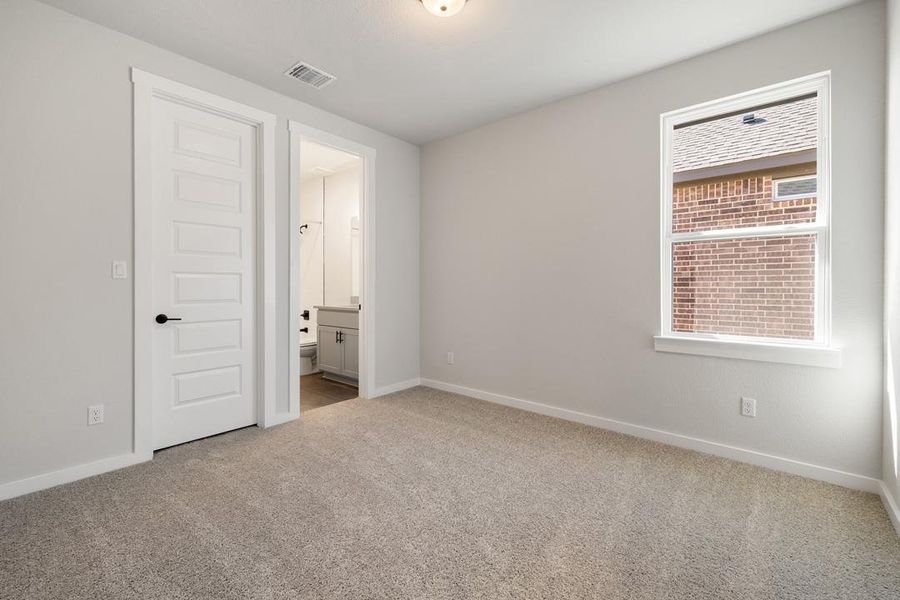 Spacious, unfurnished interior of a new home in Lariat, Liberty Hill (Image 37).