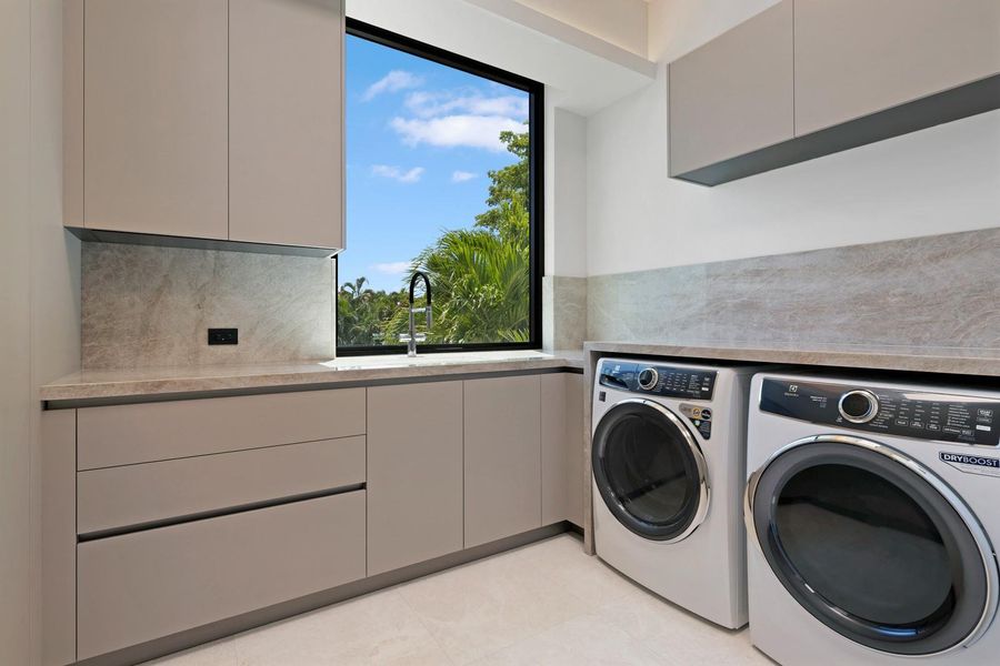 Furnished interior view inside a new home in , Fort Lauderdale (Image 38). Furnished interior view inside a new home in , Fort Lauderdale (Image 38).