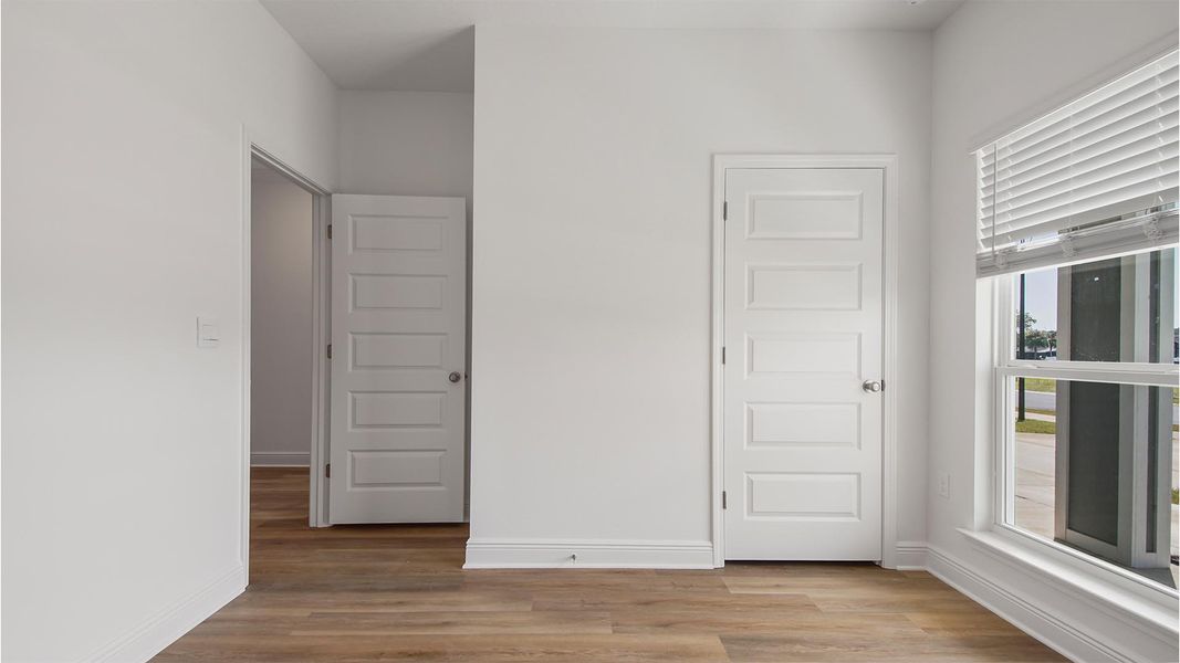 Spacious, unfurnished interior of a new home in Caballeros Estates At Hombre, Panama City Beach (Image 30).