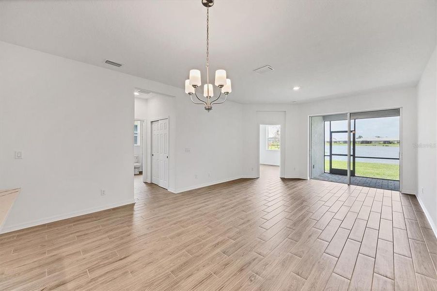 Spacious, unfurnished interior of a new home in Sweetwater at Lakewood Ranch, Bradenton (Image 34).