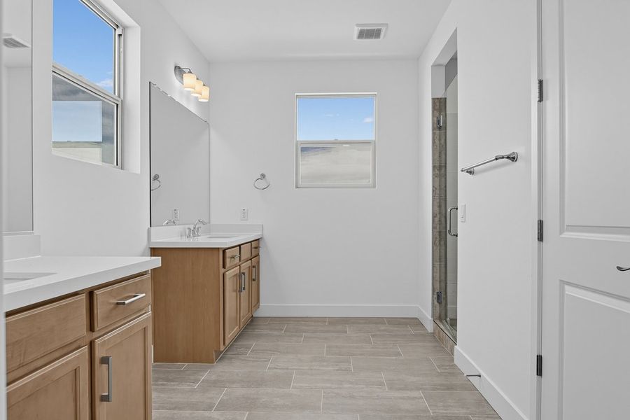 Furnished interior view inside a new home in Verdin, Phoenix (Image 14).