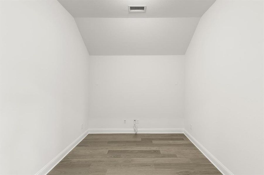 Spacious, unfurnished interior of a new home in Hillstead, Lavon (Image 27).