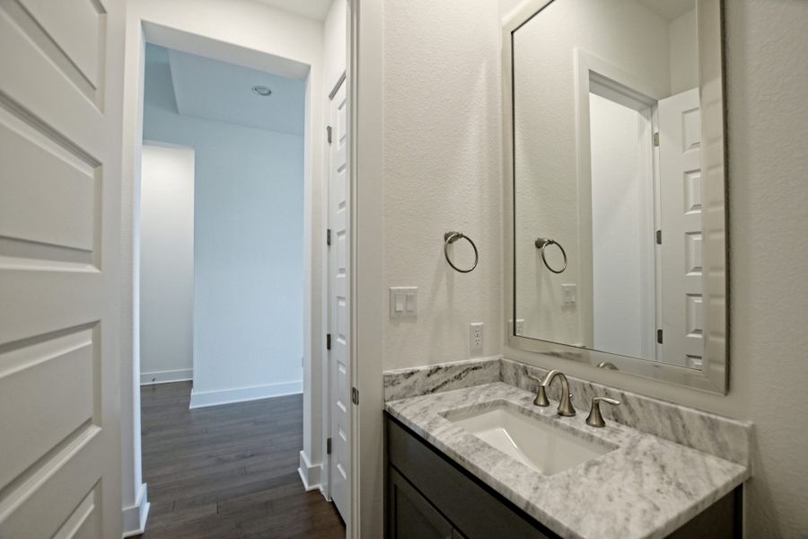 Representative furnished interior of a home built from the Topaz II by Giddens Homes in Riverstone, Georgetown (Image 96).