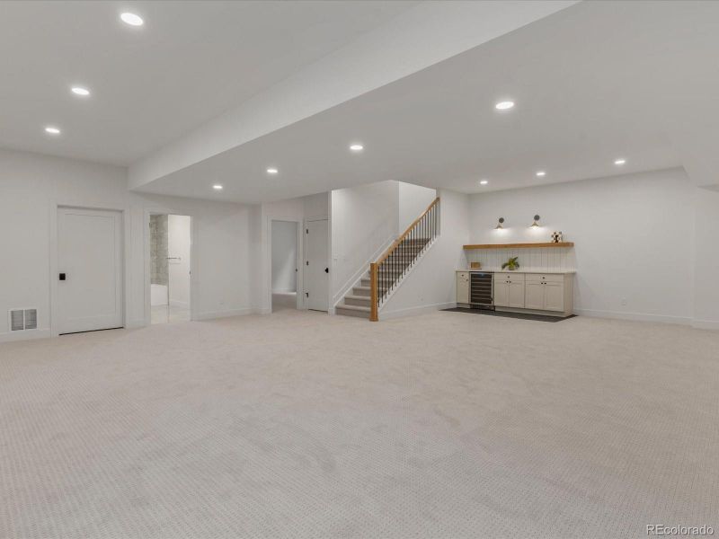 Spacious, unfurnished interior of a new home in , Denver (Image 19).