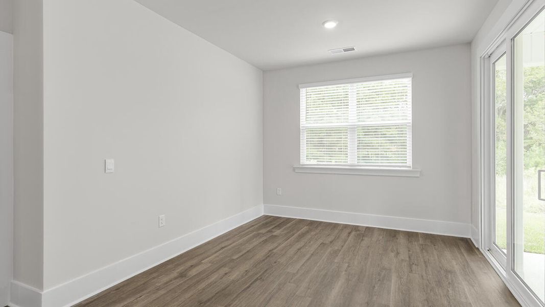 Spacious, unfurnished interior of a new home in Rolling Hills, Bolivia (Image 14).