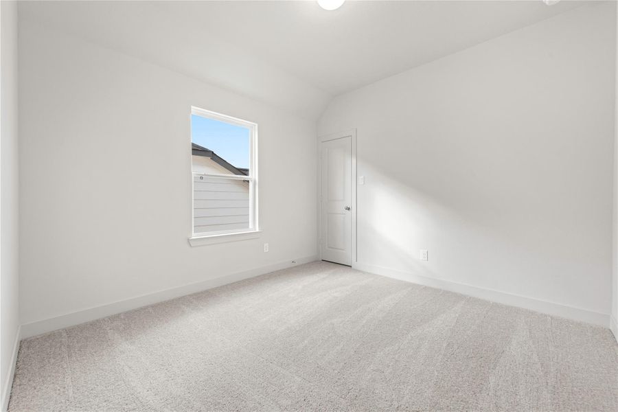 Spacious, unfurnished interior of a new home in Cross Creek West, Fulshear (Image 19).