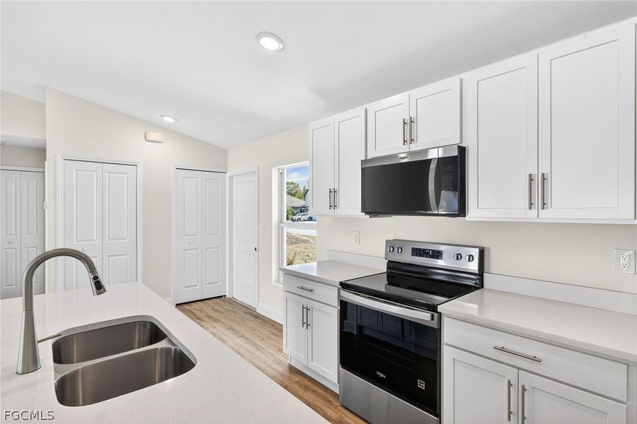 Furnished interior view inside a new home in Cape Coral, Cape Coral (Image 9).